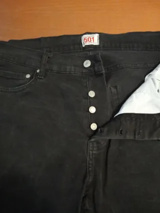 Pantalón Levi's 501 Negro Elástico ,usado una vez