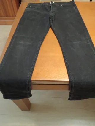 Pantalón Levi's 501 Negro Elástico ,usado una vez