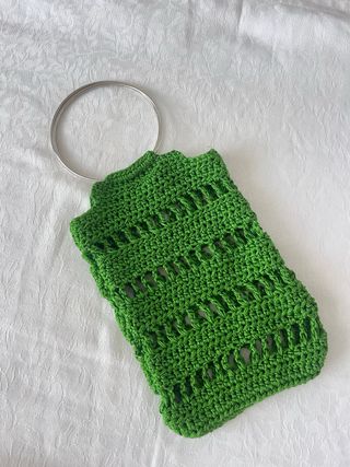 Bolso de crochet con aro