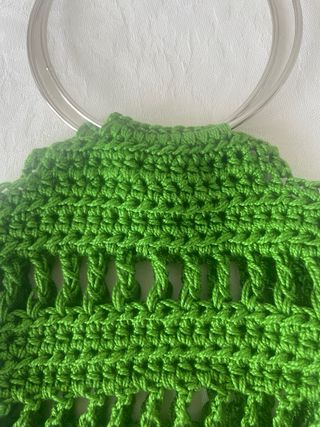 Bolso de crochet con aro
