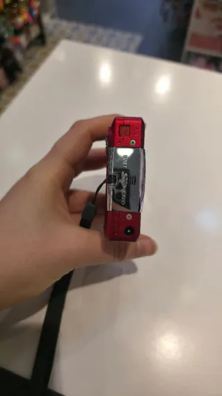 Cámara Minolta DiMAGE X t Roja