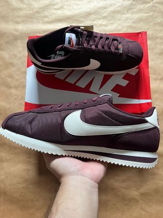 Nike Cortez Rojo Burdeos y Blanco Zapatillas