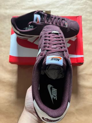 Nike Cortez Rojo Burdeos y Blanco Zapatillas