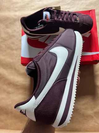 Nike Cortez Rojo Burdeos y Blanco Zapatillas