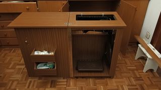 Máquina de coser Sigma en armario