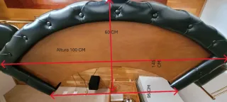 Mueble Bar con 2 Taburetes Dorados