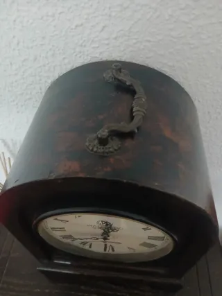 Reloj de sobremesa antiguo de madera