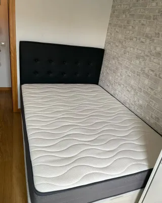 Canapé tapizado tela y madera