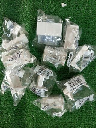 Lote 11 tapas ciegas Legrand 077070