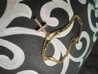 Collana con croce e zirconi