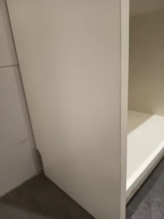 Estantería estrecha blanca