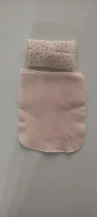 Ropa de cuna Barriguitas: sábanas y almohada
