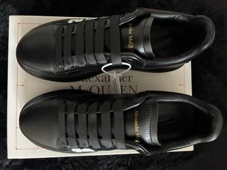 Alexander McQueen Sneakers Nere Scritte Bianche