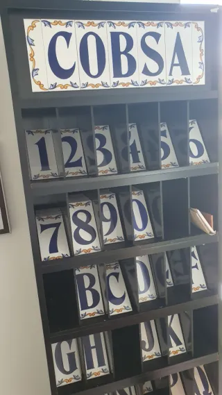 Mueble expositor COBSA madera y cerámica