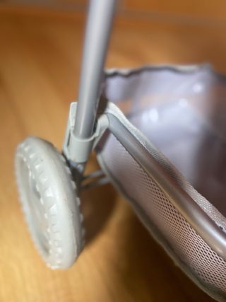 Carro de muñecas rosa