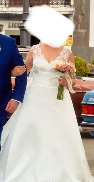 Traje de Novia Talla 40 con Cola