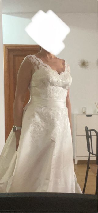 Traje de Novia Talla 40 con Cola