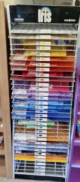 Expositor Canson con cartulinas de colores