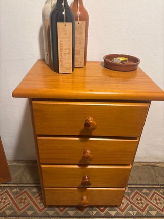 Mesita de noche 4 cajones madera