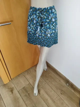 Falda corta floral azul