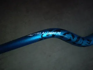 Manillar de bicicleta o patín azul 31.8