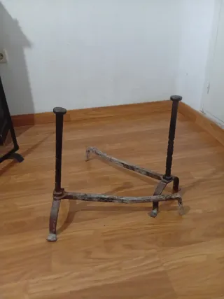 Salva chimenea y morillos de hierro