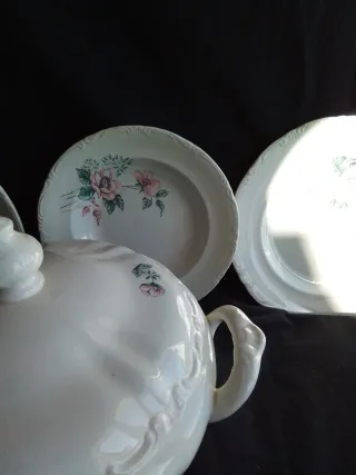 Porzelanit, sopera y platos