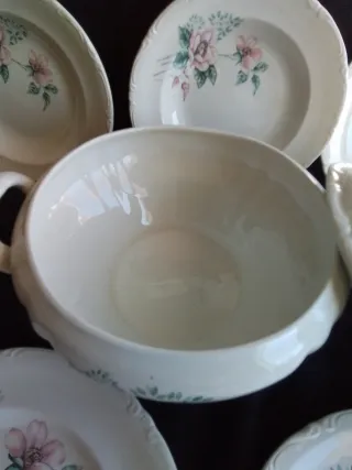 Porzelanit, sopera y platos