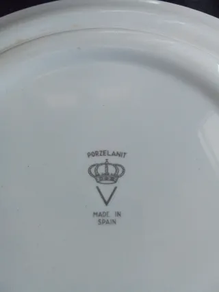 Porzelanit, sopera y platos