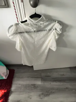 Blusa de encaje blanca talla S