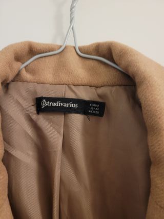 Abrigo largo oversize camel talla M Stradivarius