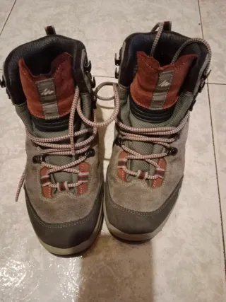 Botas de montaña y senderismo