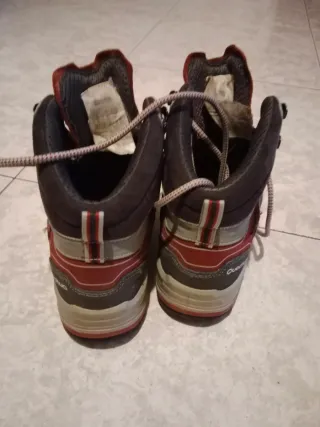 Botas de montaña y senderismo