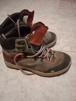 Botas de montaña y senderismo