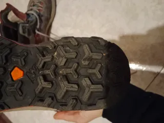 Botas de montaña y senderismo