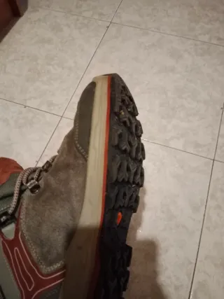 Botas de montaña y senderismo