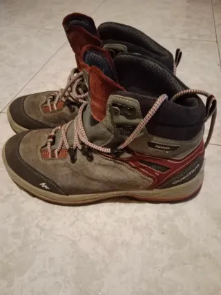 Botas de montaña y senderismo