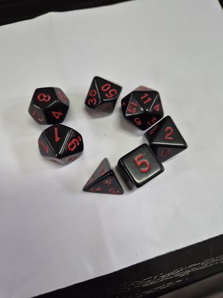 Set Dadi Poliedrici Neri con Numeri Rossi