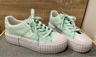Deportivas Fila Teal y Blancas