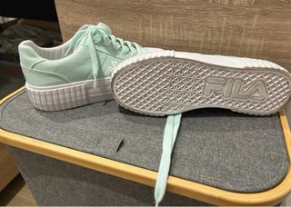 Deportivas Fila Teal y Blancas
