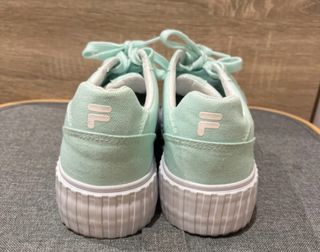 Deportivas Fila Teal y Blancas