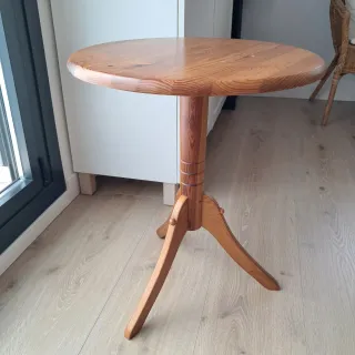 Mesa auxiliar redonda de madera