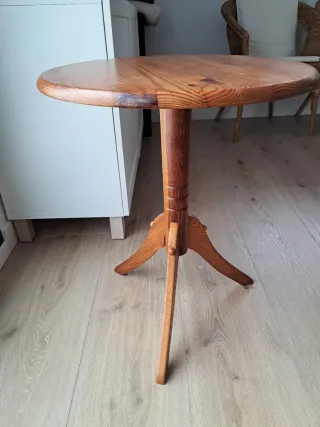 Mesa auxiliar redonda de madera