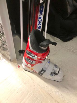 Esquís HEAD con bastones Botas ATOMIC