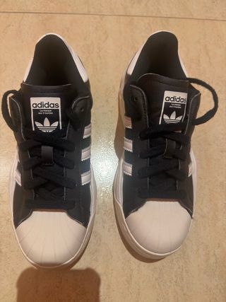 Zapatillas Adidas Superstar Negras y Blancas