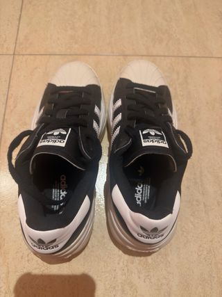 Zapatillas Adidas Superstar Negras y Blancas