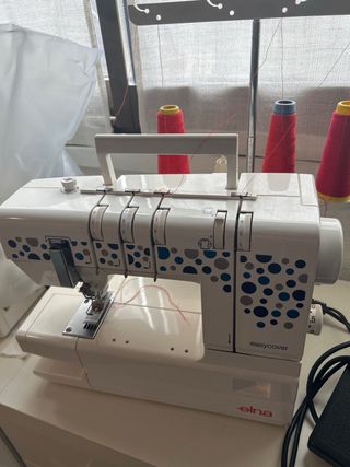 Máquina de coser doble puntada Elna Easycover