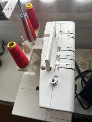 Máquina de coser doble puntada Elna Easycover