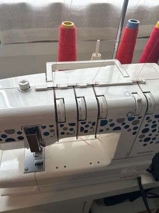 Máquina de coser doble puntada Elna Easycover