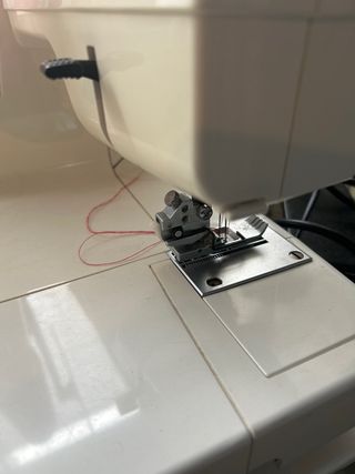 Máquina de coser doble puntada Elna Easycover